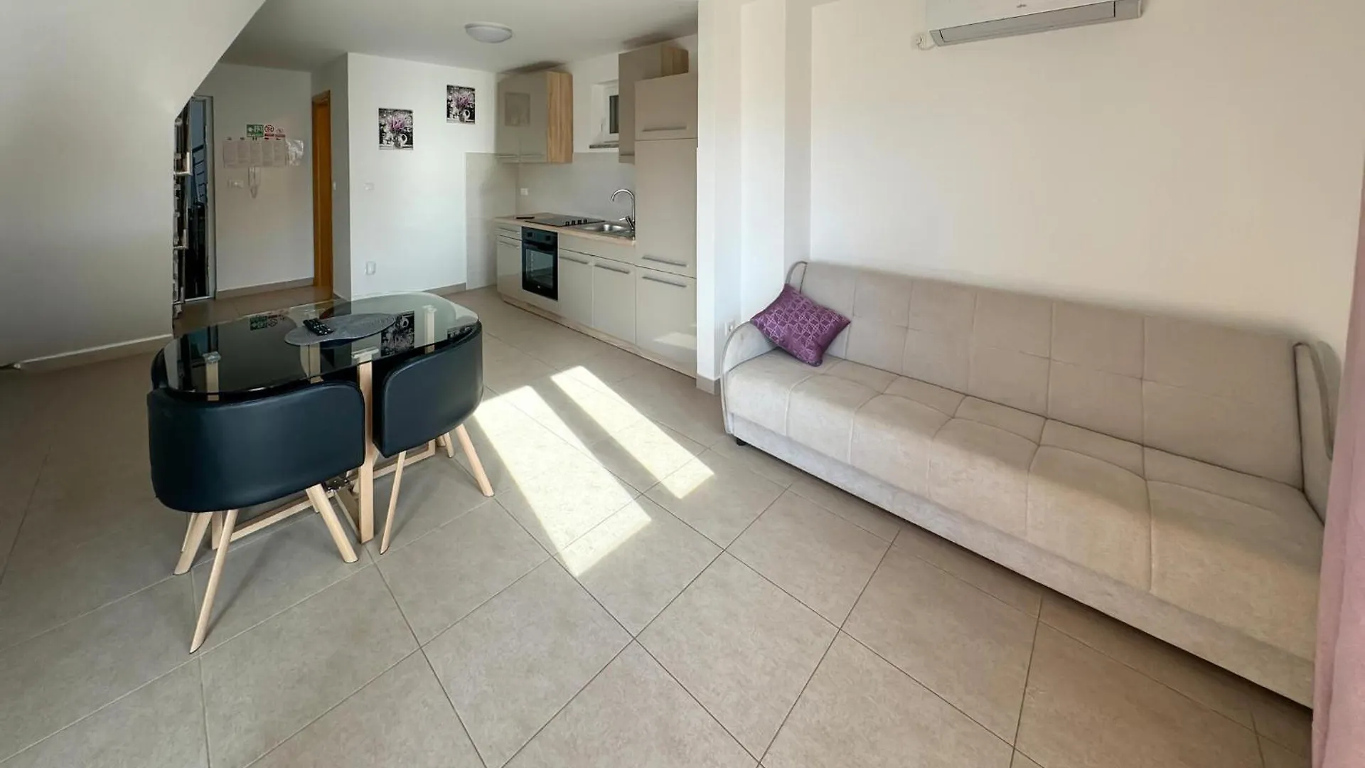2 Bedroom Gorgeous Apartment In Omisalj