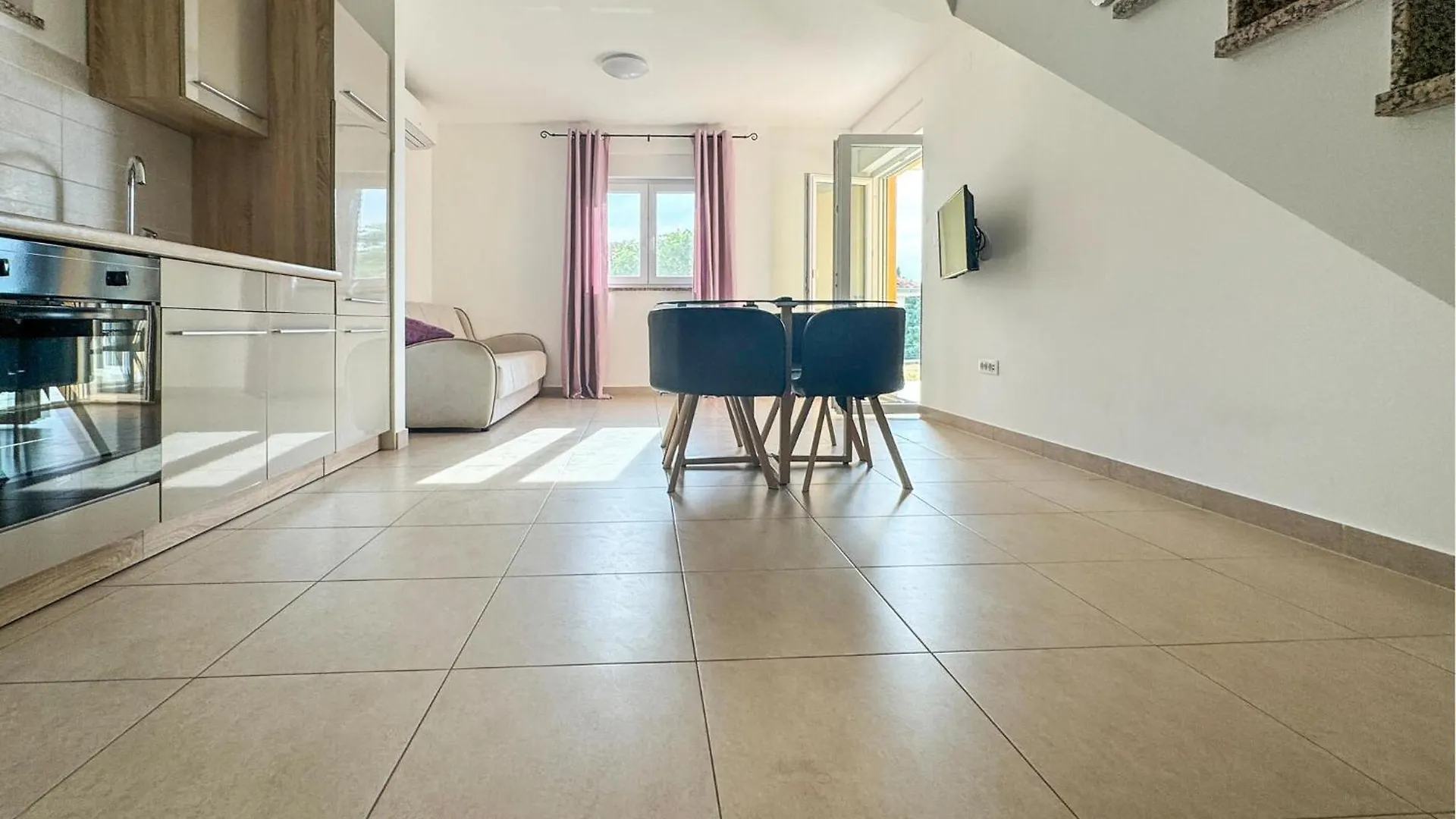 2 Bedroom Gorgeous Apartment In Omisalj