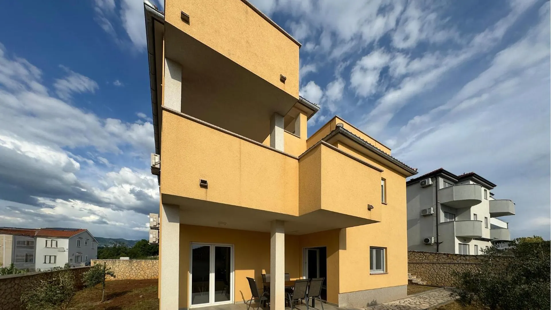 2 Bedroom Gorgeous Apartment In Omisalj
