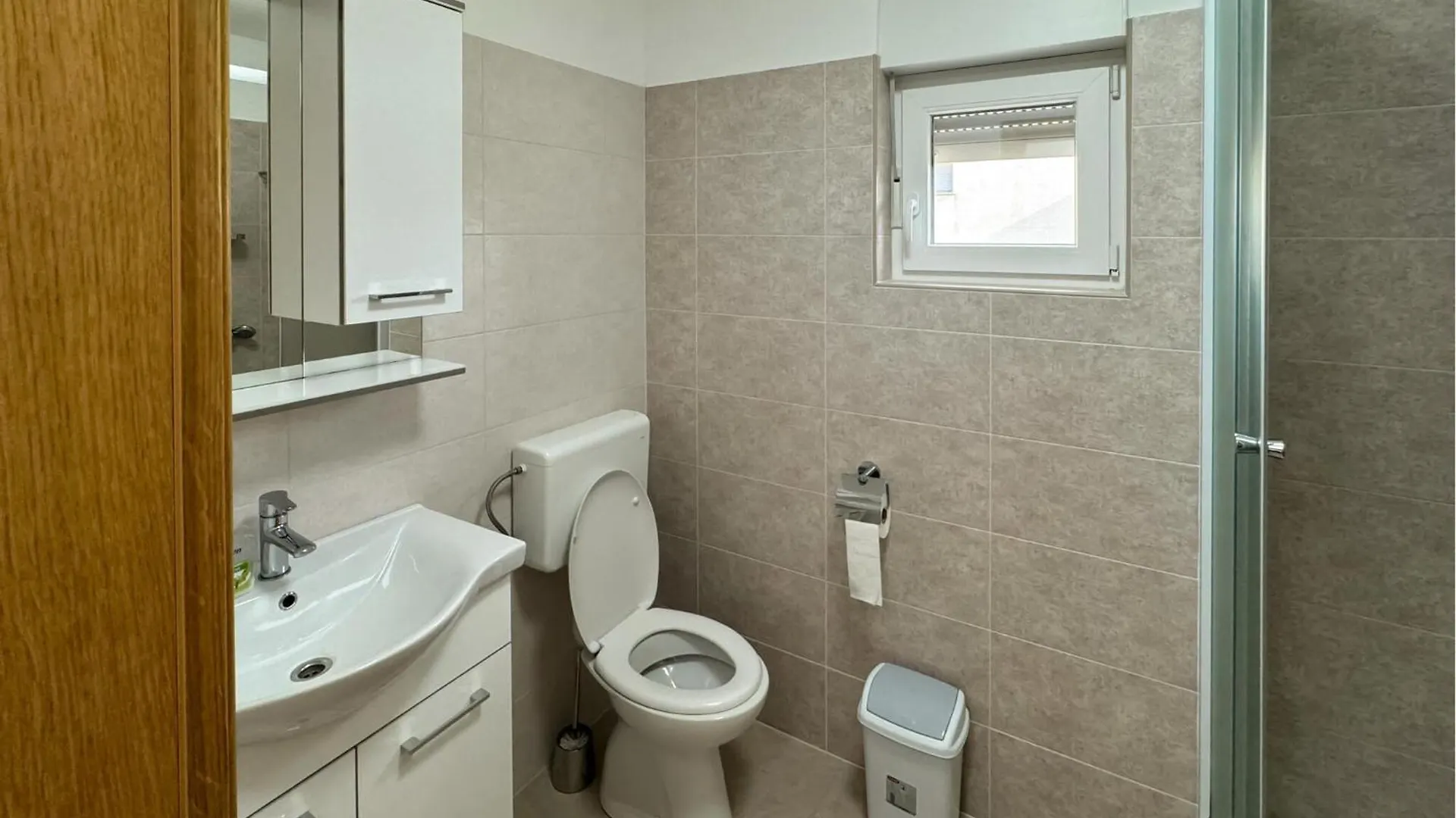 2 Bedroom Gorgeous Apartment In Omisalj