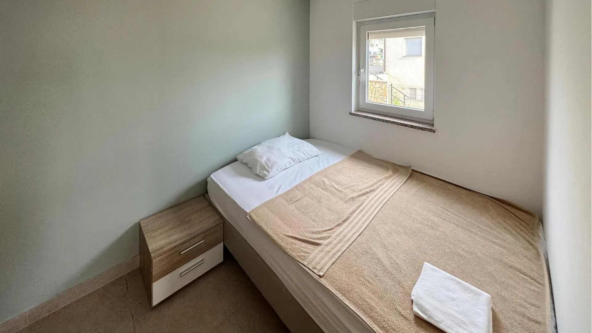 2 Bedroom Gorgeous Apartment In Omisalj