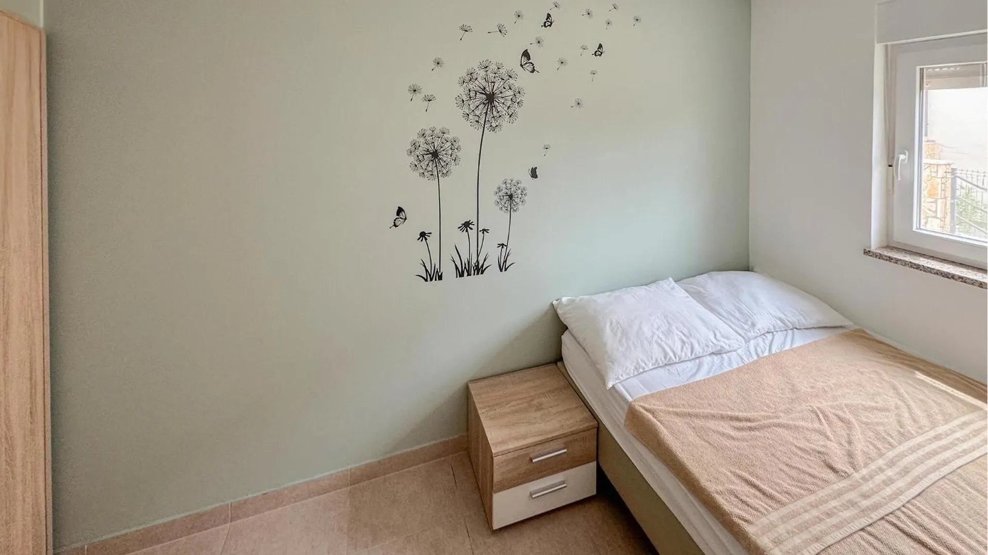 2 Bedroom Gorgeous Apartment In Omisalj