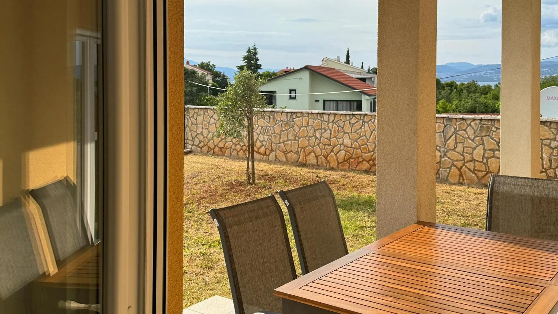 2 Bedroom Gorgeous Apartment In Omisalj