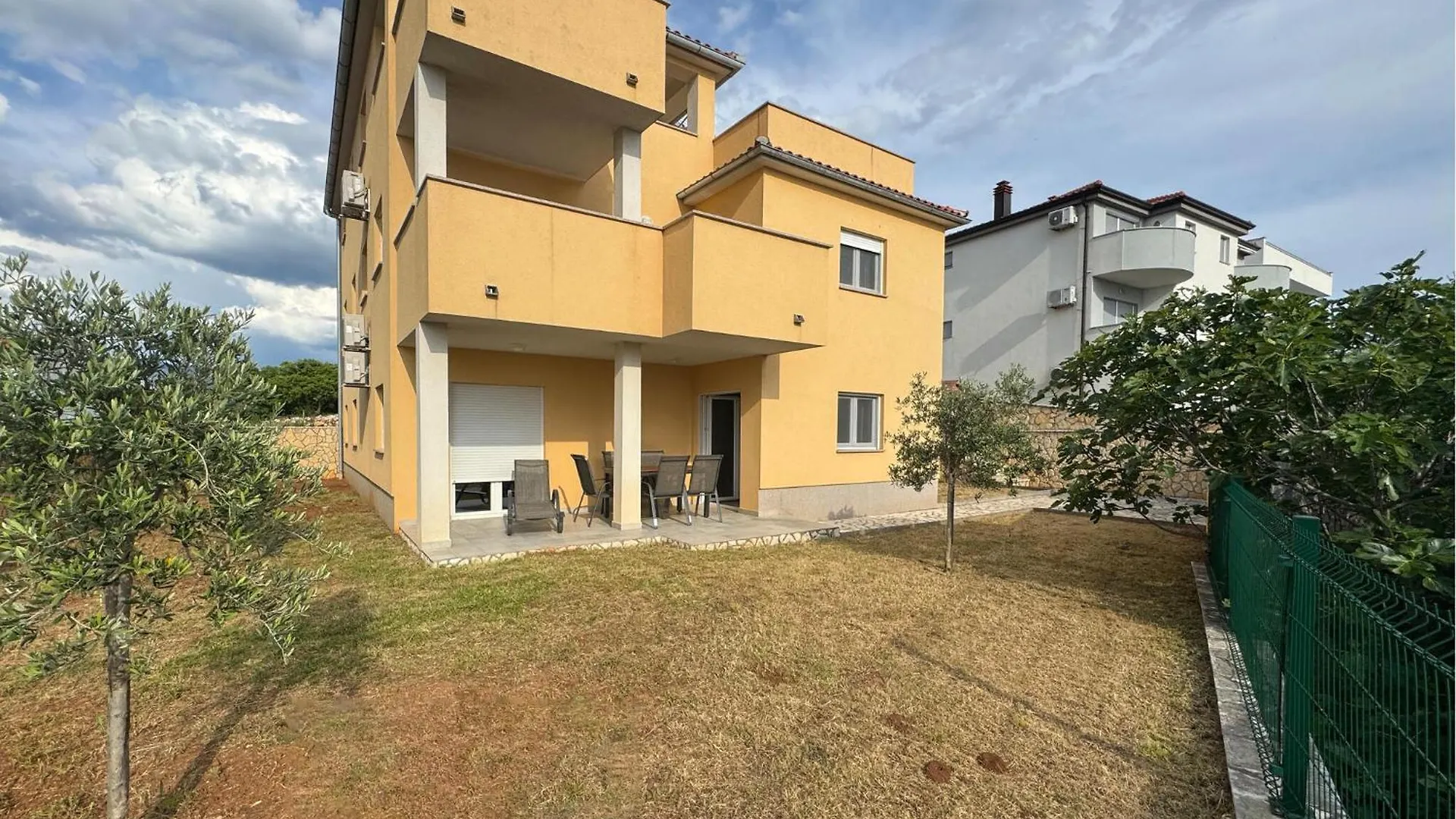 2 Bedroom Gorgeous Apartment In Omisalj contacts